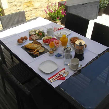 Les Halles D'hotes Bed & Breakfast 4*